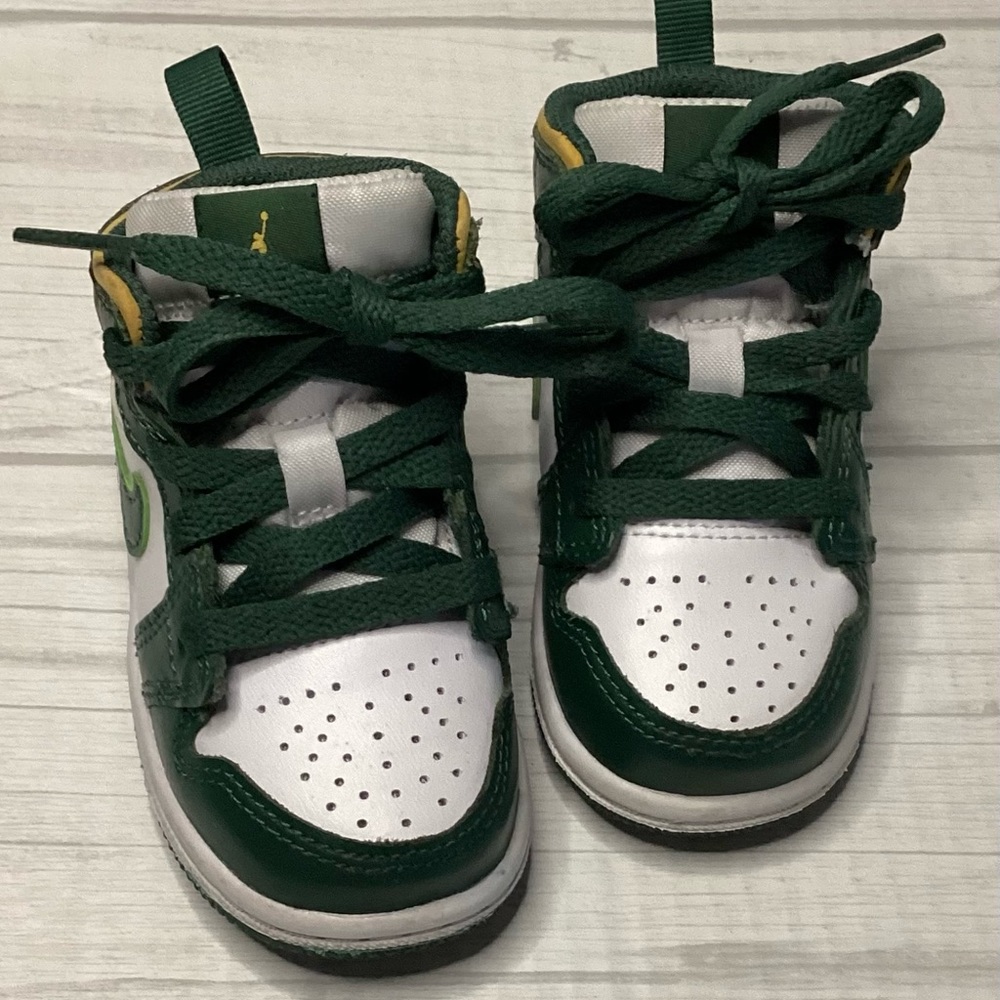 Jordan 1 mid Sonic